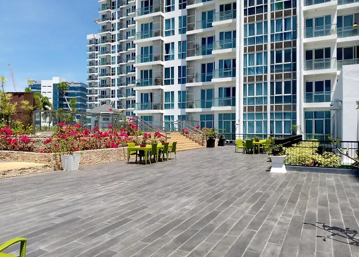 Mactan Newtown Deluxe 8 Boulevard Ocean View *